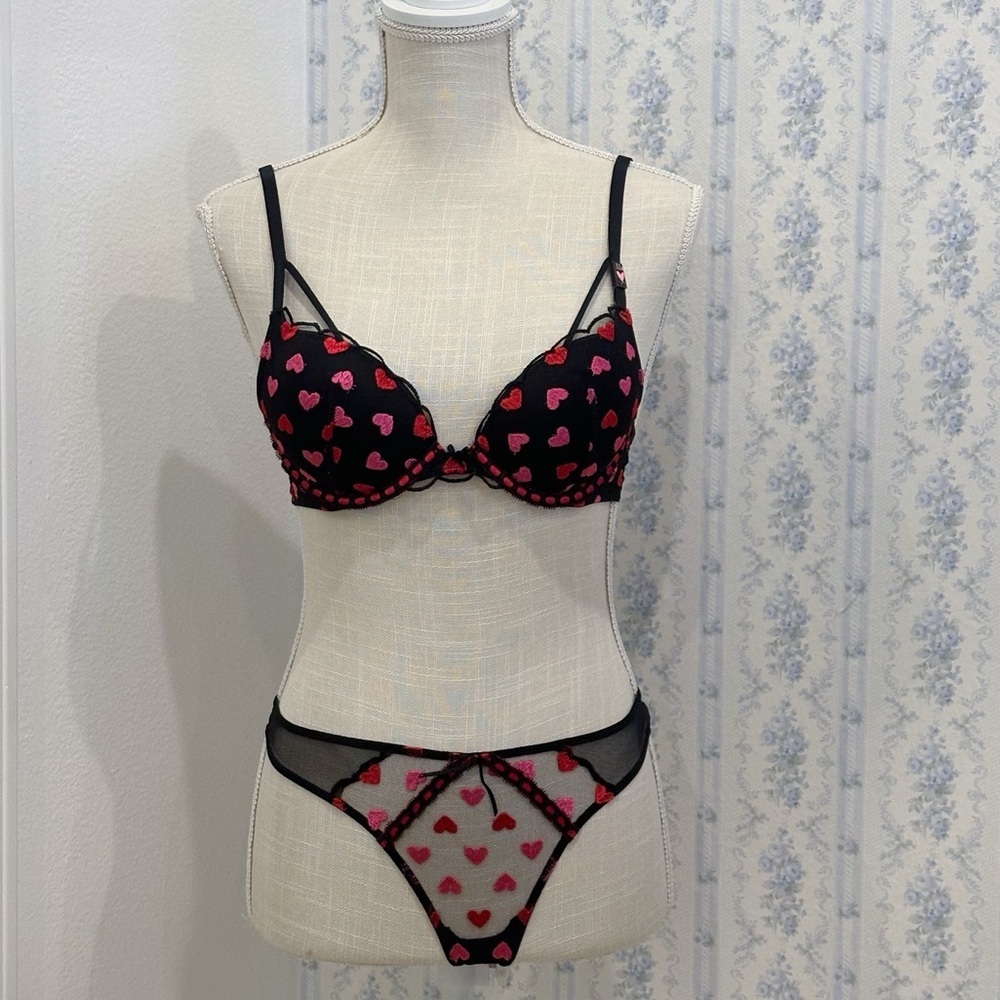 BNWTs 2 Bras & 1 panty Victoria's Secret Valentines Day Set